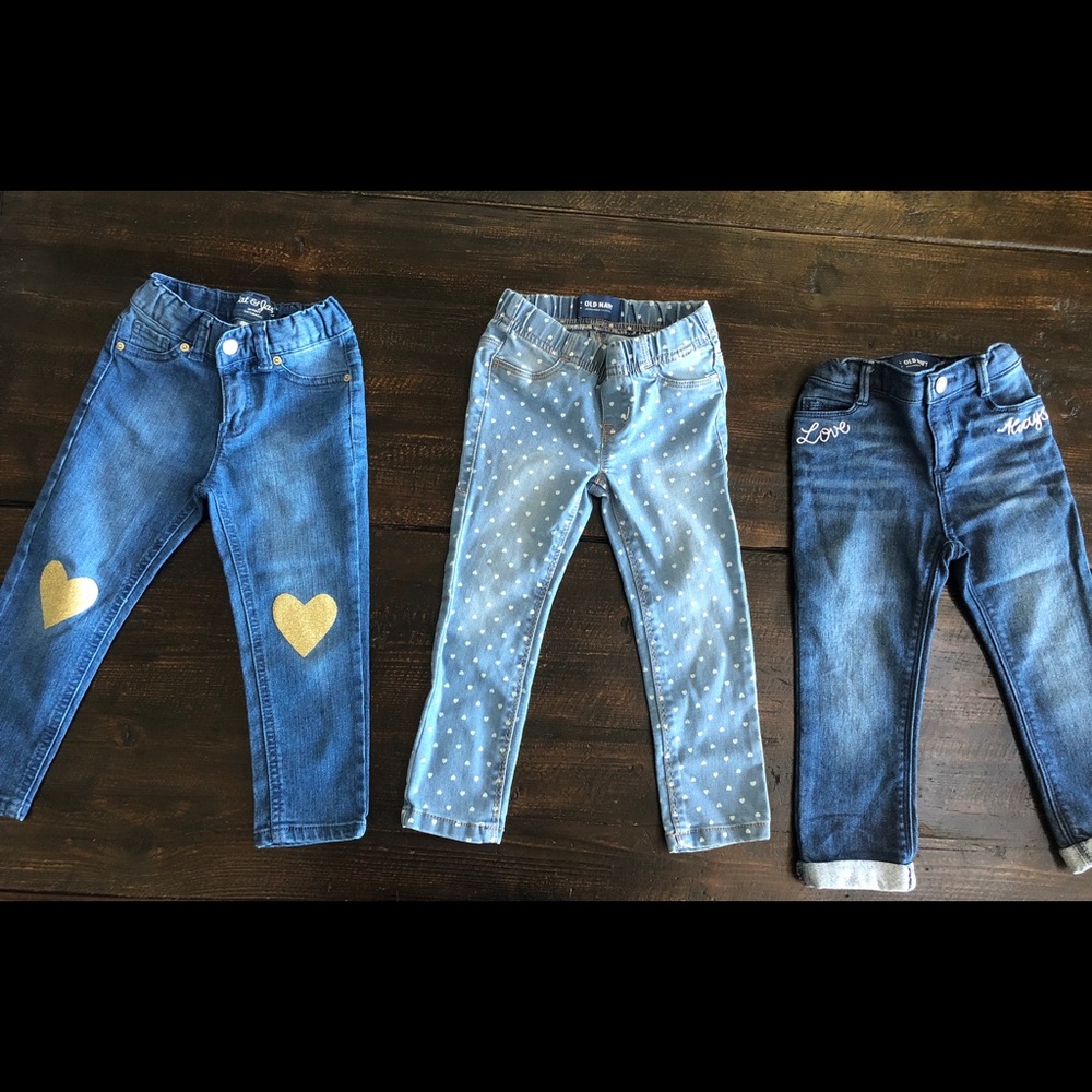 3 pairs of OLD NAVY jeans- size 3T (never worn)